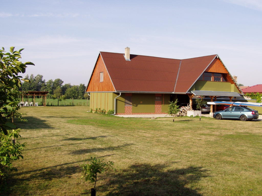 Penzion Pod Vápenkami Strážnice Exterior foto