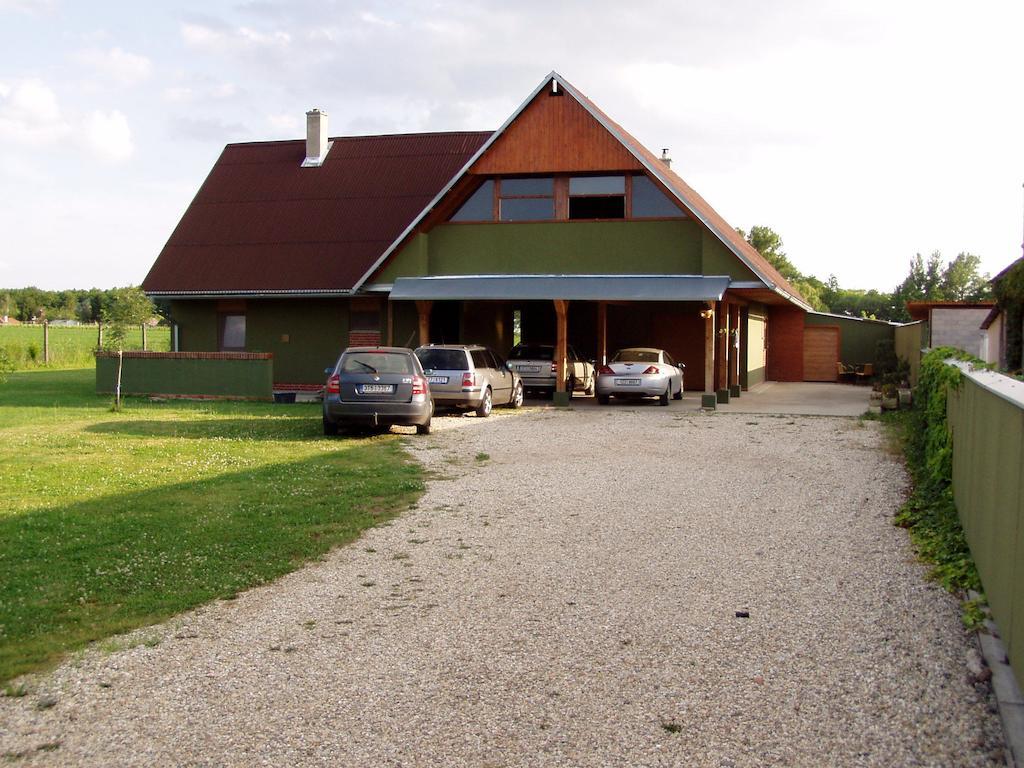 Penzion Pod Vápenkami Strážnice Exterior foto